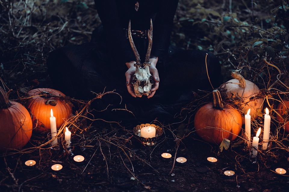 Halloween: Wer haftet für Sachbeschädigungen durch kleine Geister und Hexen?