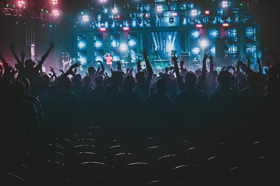 Steigende Kosten bedrohen Versicherungsbranche: Preiserhöhungen und Kumulrisiken im Fokus.