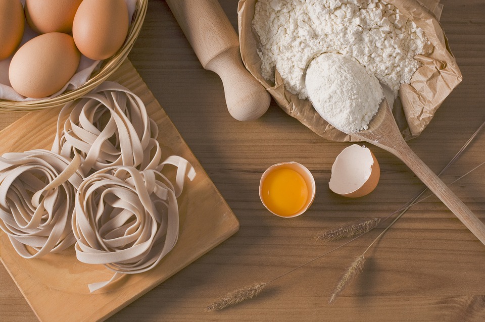 Wird die Gastronomie durch eine Mehrwertsteuer-Erhöhung ab 2024 belastet? Finanzexperten äußern Bedenken.