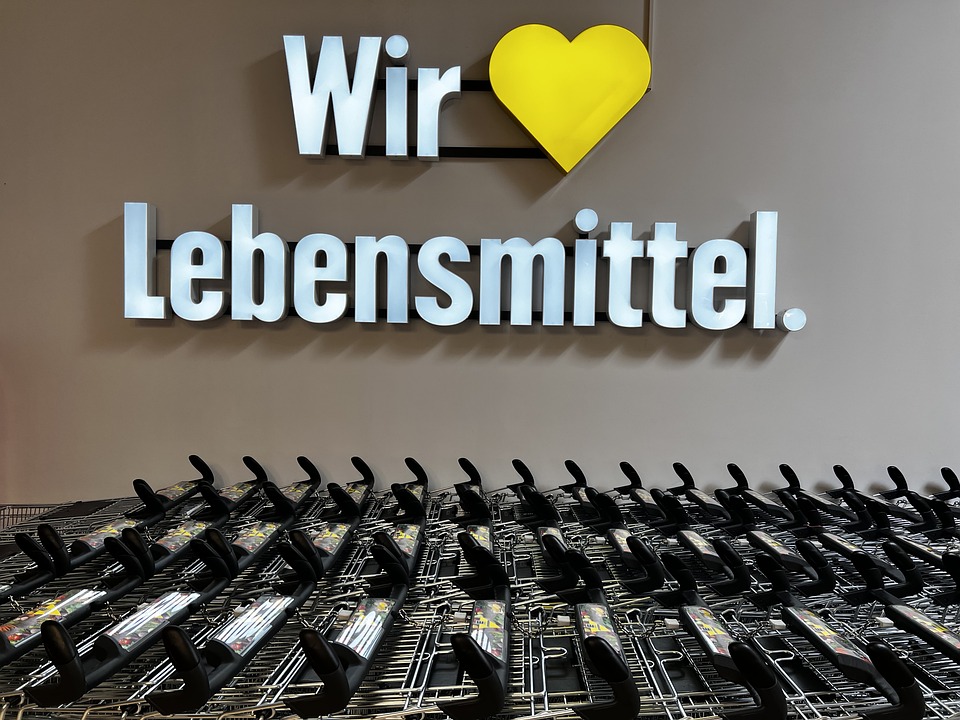 Edeka kämpft gegen Lebensmittelabfälle: Kleineren Größen zum Trotz – Verbraucherzentrale mit Kritik