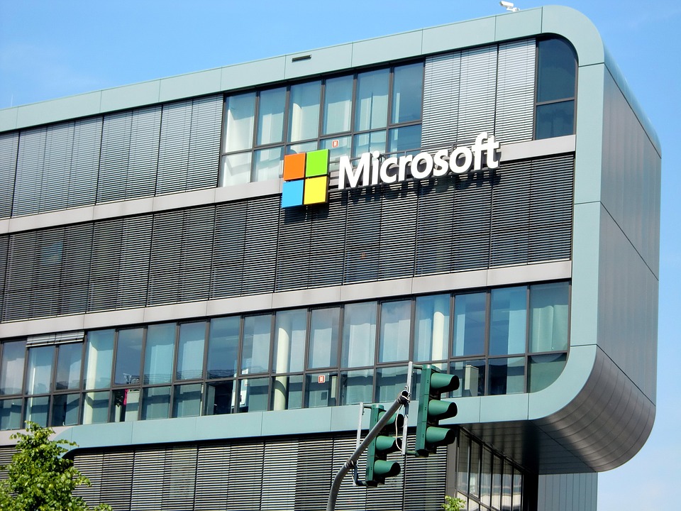 Microsoft Aktie auf Rekordhoch: eigene KI-Chips ab 2023 – Eine Chance für Anleger