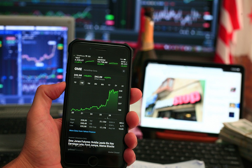 Aktienmarkt: Motorola Solutions Aktie verzeichnet 0,85% Preisanstieg und übertrifft den S&P 500.