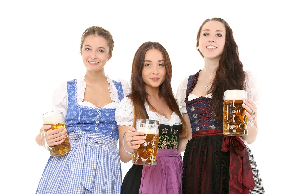 Finanzexperte warnt: Fakeshops für Dirndl auf dem Vormarsch – Verbraucherzentrale warnt vor Betrugsmasche im Netz
