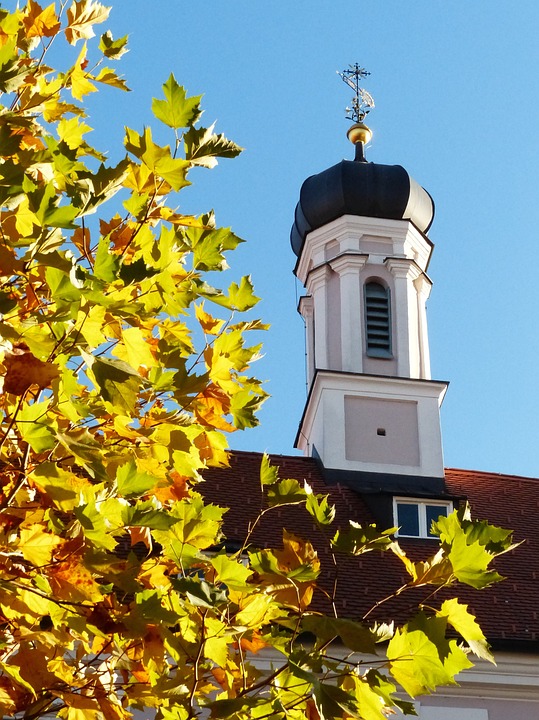 Mindelheim: Stadt kündigt Versicherungsverträge – Finanzexperte analysiert die Ausgabenentwicklung