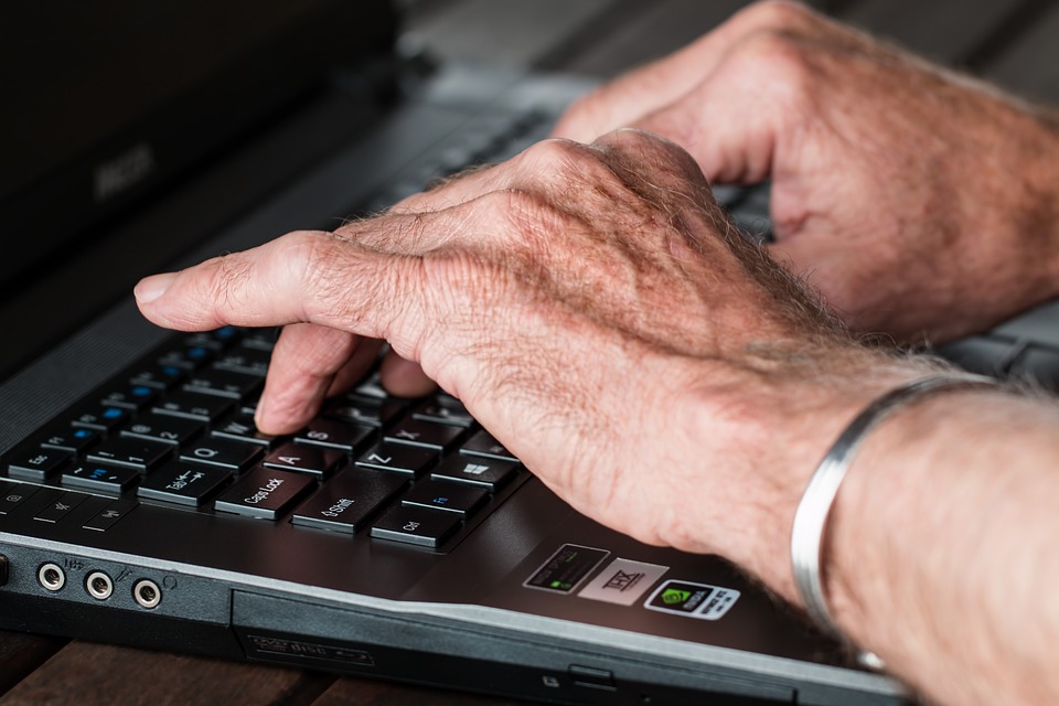 LPT-Behandlung von Arthritis: InnoCan Pharma verkündet Ergebnisse klinischer Studien zur Schmerzlinderung durch liposomales CBD bei Hunden