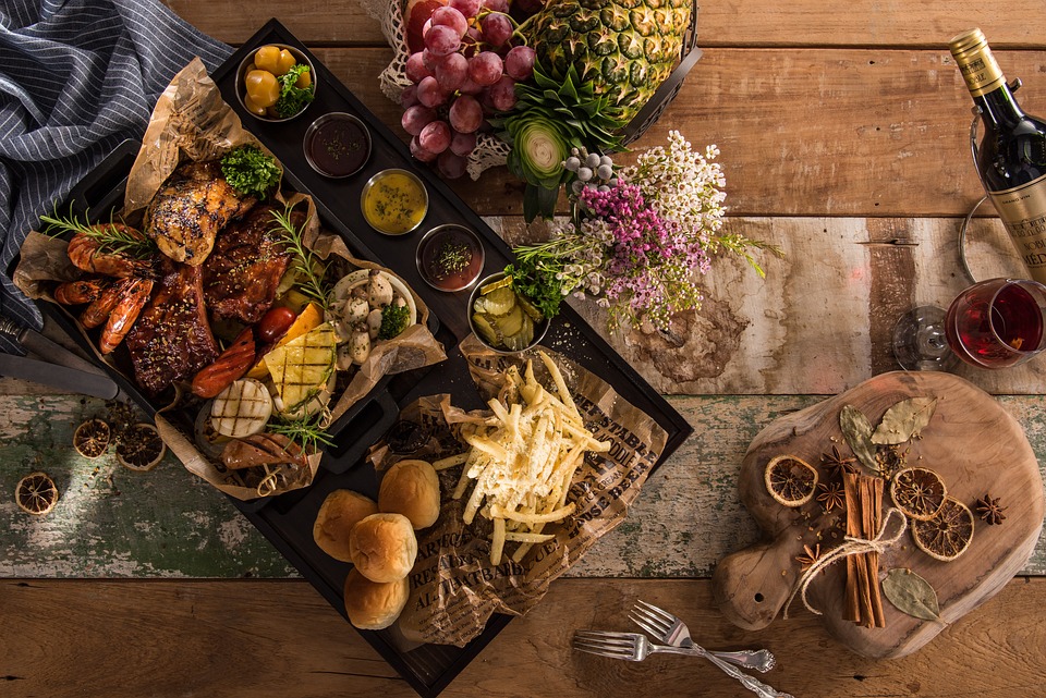 Gastronomie in der Krise? Ein Finanzexperte analysiert die Situation und zeigt die Hintergründe auf.
