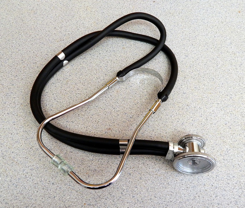 Krankenversicherung für Auszubildende: Worauf Finanzexperten achten