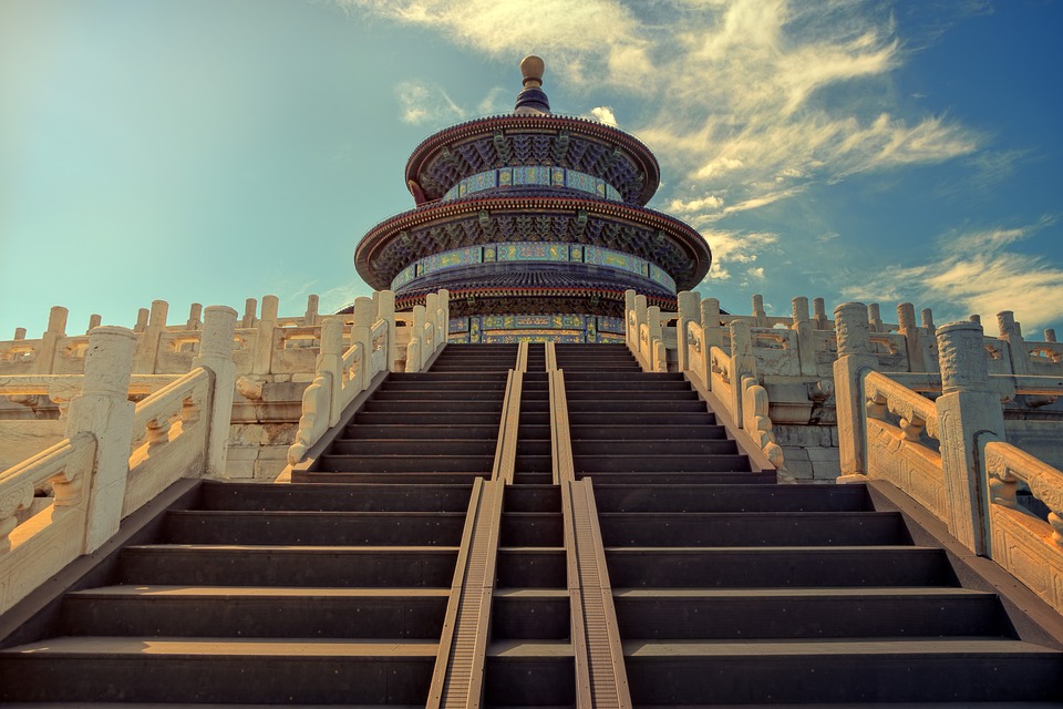 Wirtschaftswachstum in China verlangsamt sich auf 0,8 Prozent im Q2 – Finanzexperte analysiert die Auswirkungen.