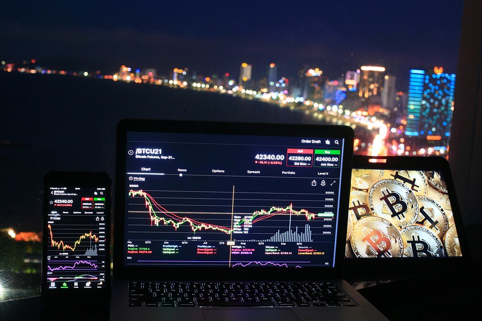 Dow Jones, S&P 500, Nasdaq und Russel 2000 verzeichnen Aufschwung: Finanzexperte erwartet weiteren Anstieg bis Jahresende