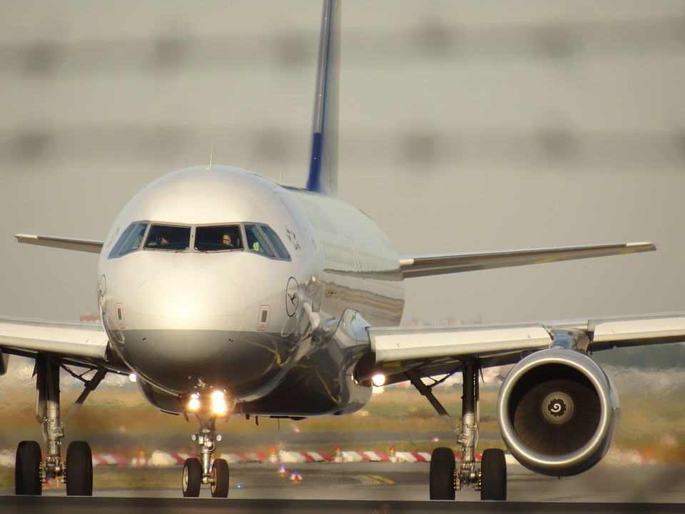 JPMorgan stuft Lufthansa ab und senkt Kursziel – Experte warnt vor Kapazitätsausweitungen und setzt stattdessen auf Ryanair