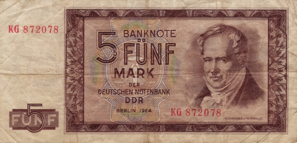 US-Direktor der Notenbank Fed signalisiert geldpolitische Lockerung aufgrund sinkender Inflation – positive Reaktion der Märkte