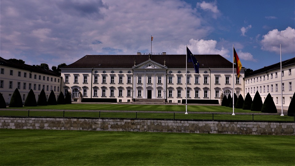 Finanzexperte verteidigt Haushaltspaket der Bundesregierung und betont Notwendigkeit von Sparmaßnahmen