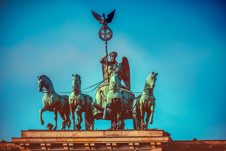 Finanzexperte analysiert: Verfassungsgericht Brandenburg prüft AfD-Klage zum Hilfspaket – mögliche Auswirkungen des Haushaltsurteils aus Karlsruhe