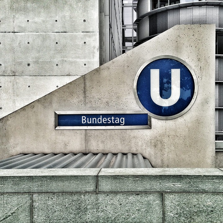 Bundestag setzt Schuldenbremse aus und erhöht CO2-Preis – Finanzexperte erklärt die Auswirkungen