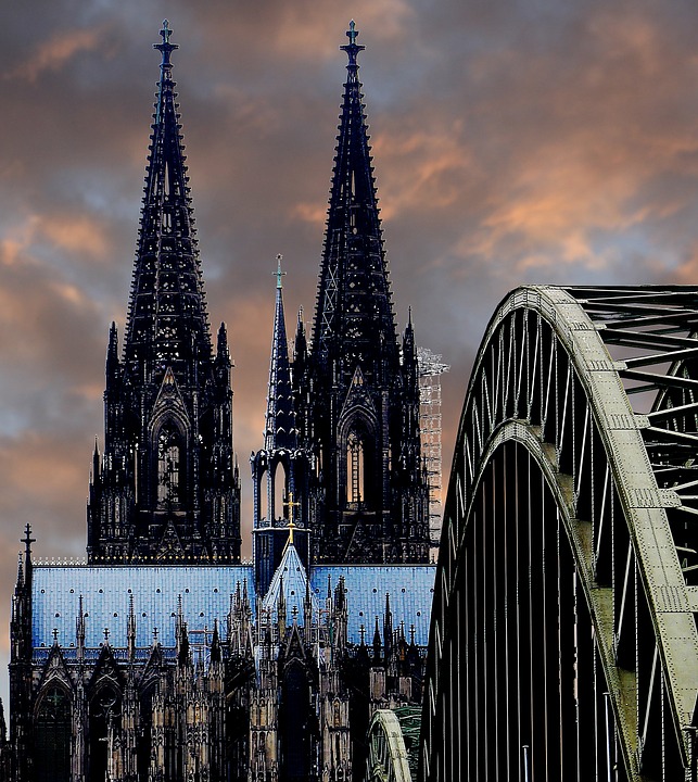 Verbraucherzentrale NRW informiert: Änderungen im Jahr 2024 – Finanztipps für Versicherungen und Steuern!