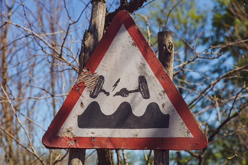 Risiken des Kryptowährungserwerbs und Haftungsausschluss – Finanzexperte gibt wichtige Hinweise