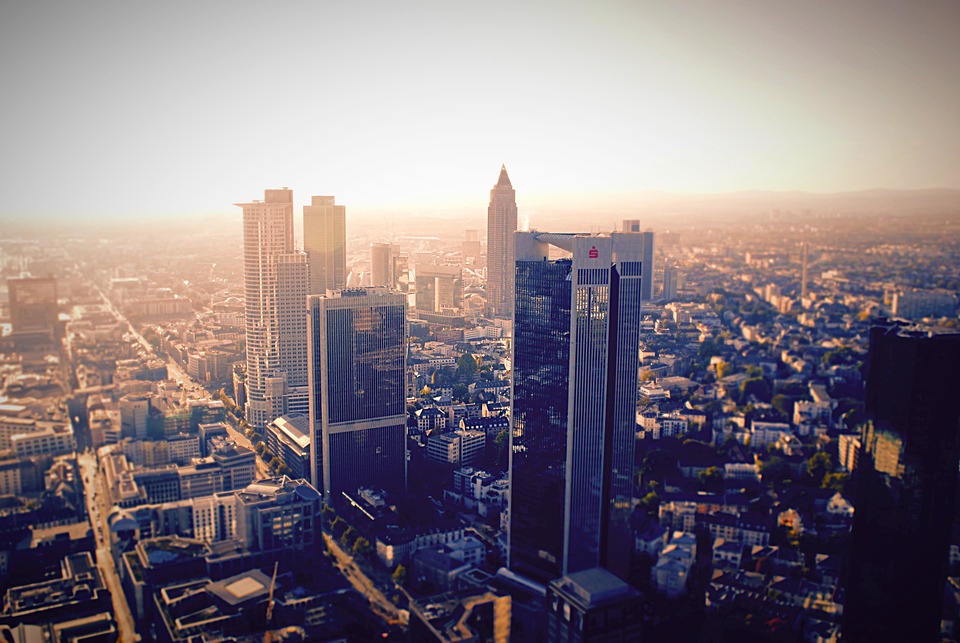 Frankfurter Finanzexperte analysiert Auswirkungen der Besetzung des Hauses Jordanstraße auf städtische Immobilien