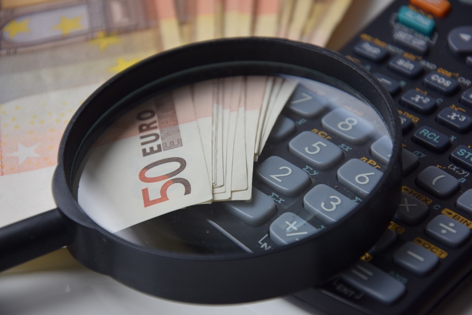 So sparen Besitzer von Motorrädern und Wohnwagen bei der Kfz-Versicherung – Tipps von Finanzexperten.