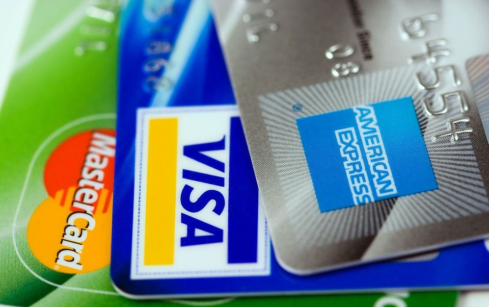 Visa steigert Gewinn und Erlös im ersten Quartal 2023/24 – Anleger reagieren verhalten