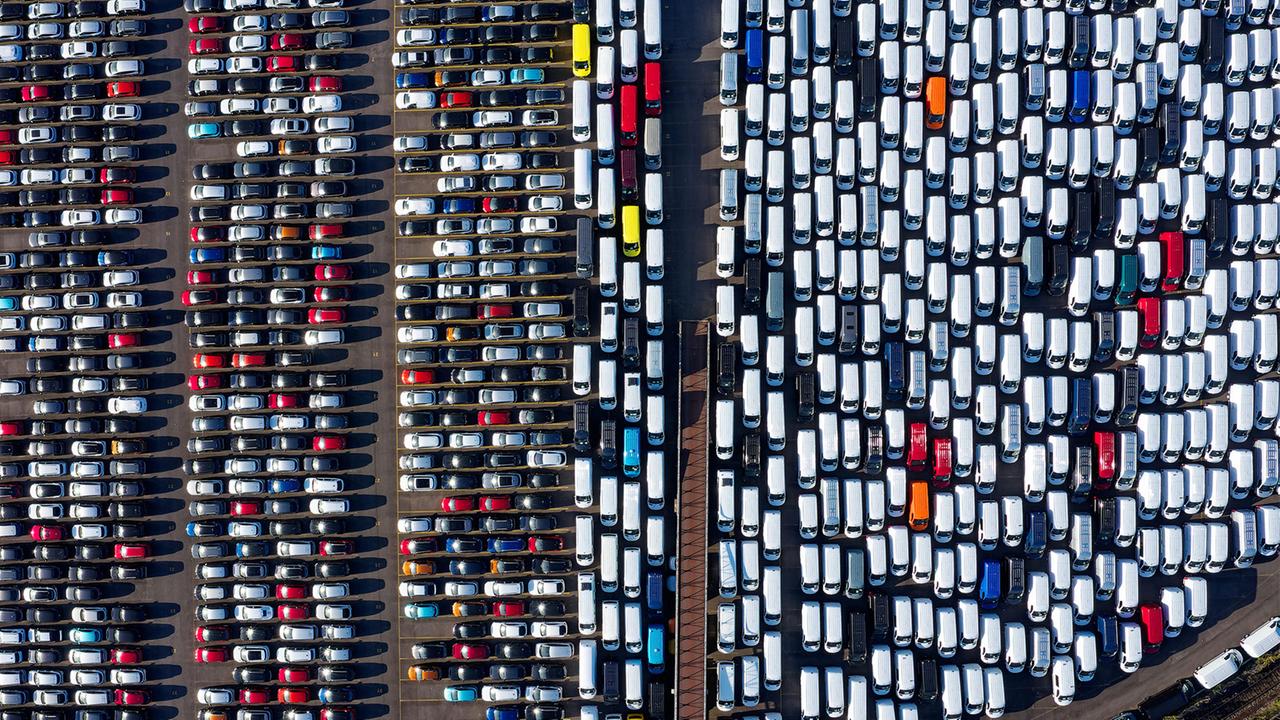 Finanzexperte: 2023 mehr Neuwagen in Deutschland zugelassen – besonders gewerbliche Zulassungen steigen deutlich