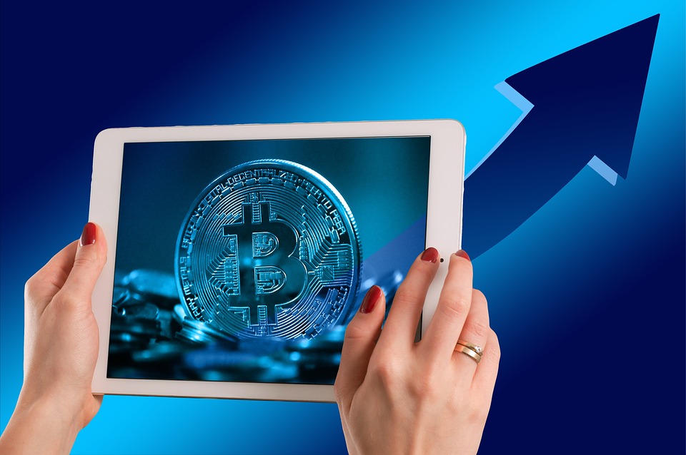 Kryptowährungen am Dienstagmittag: Bitcoin, Ether & Co im Sinkflug – Aktueller Stand und Expertenmeinungen.