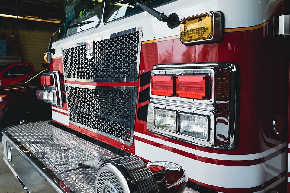 Hortensienweg in Unna-Königsborn: Feuerwehr evakuiert 20 Häuser aufgrund von Rissen – Finanzexperte analysiert mögliche Schäden