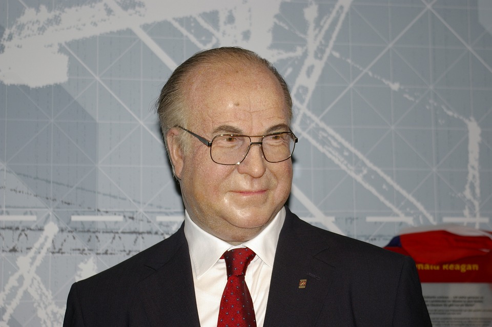 Autoexperte Helmut Becker: Die Autoindustrie im Wandel – Was erwartet uns 2024?