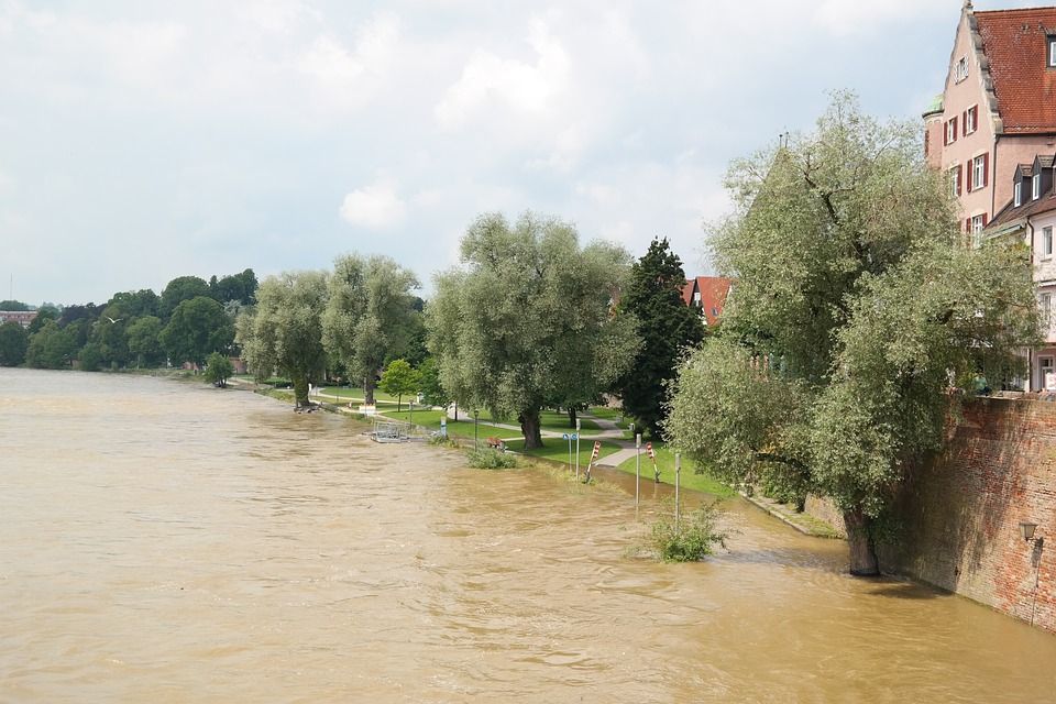 Finanzexperte erklärt: Hochwasserschäden – Wann zahlt die Versicherung?