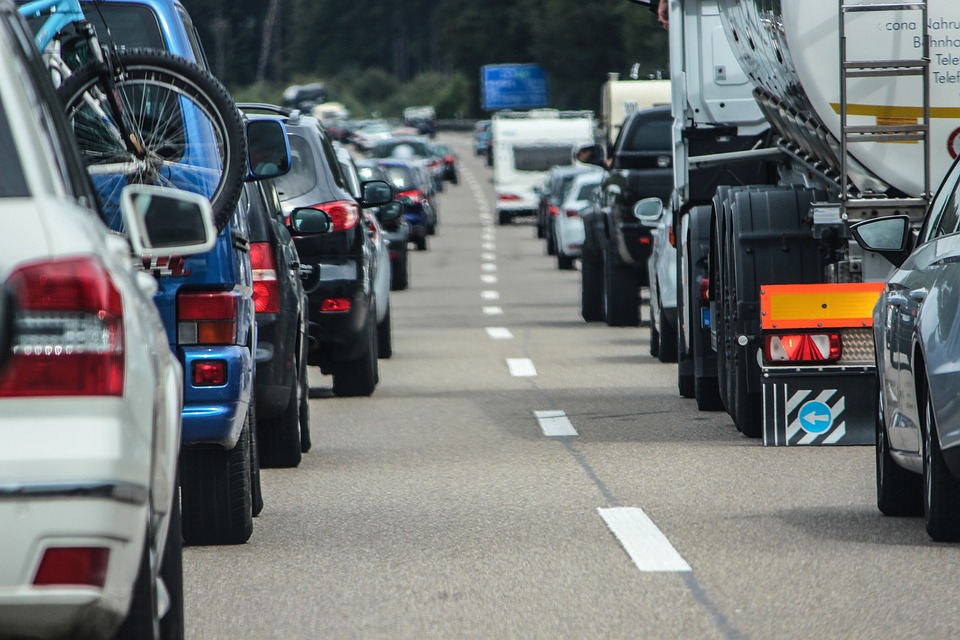 Finanzexperte warnt vor Konsequenzen bei Verstoß gegen Verkehrsregeln und Versicherungspflicht