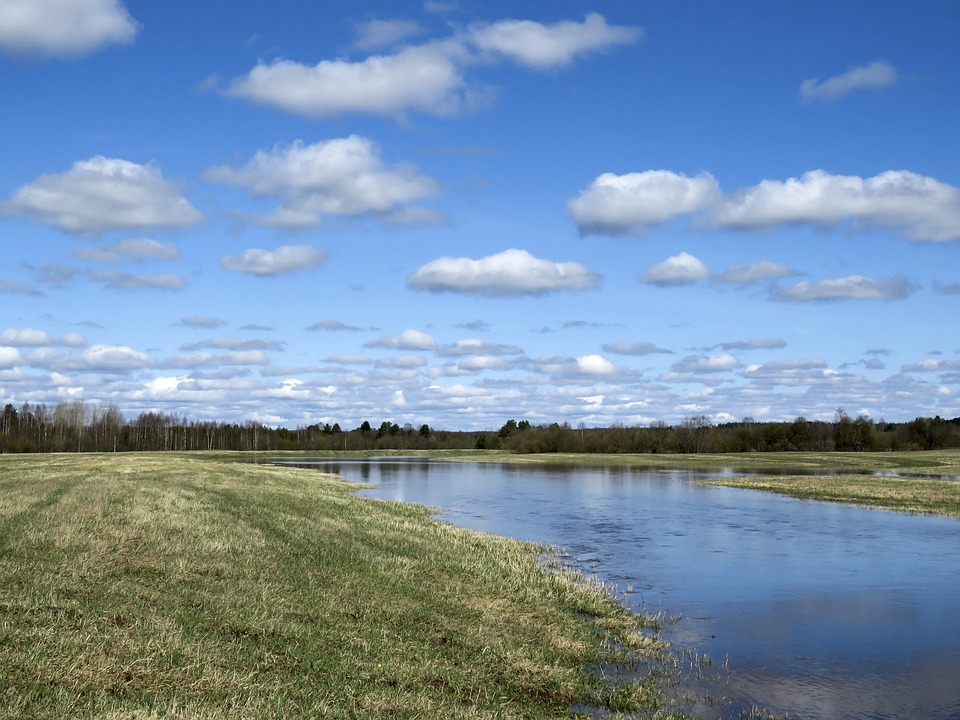 Millionenschäden durch Hochwasser in Niedersachsen – Finanzexperte analysiert Versicherungskosten