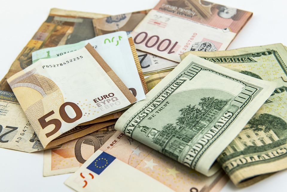 Profitieren Sie von Insolvenz-Auktionen: Büroausstattung der Signa Holding geht weg wie warme Semmeln