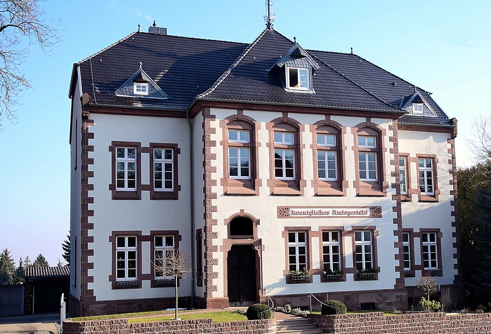 Zwangsversteigerungen im Amtsgericht Velbert: Chancen und Risiken für Immobilieninvestoren.
