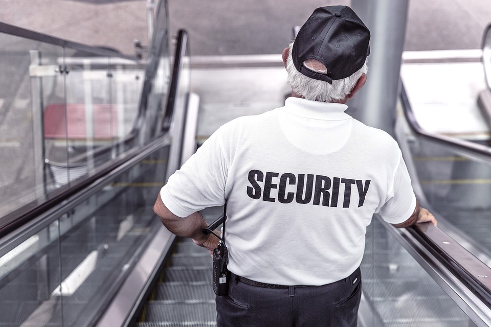 Polizei und Verbraucherzentrale informieren im Rahmen der Themenwoche  Rund ums Haus  – Finanzexperte gibt wichtige Tipps