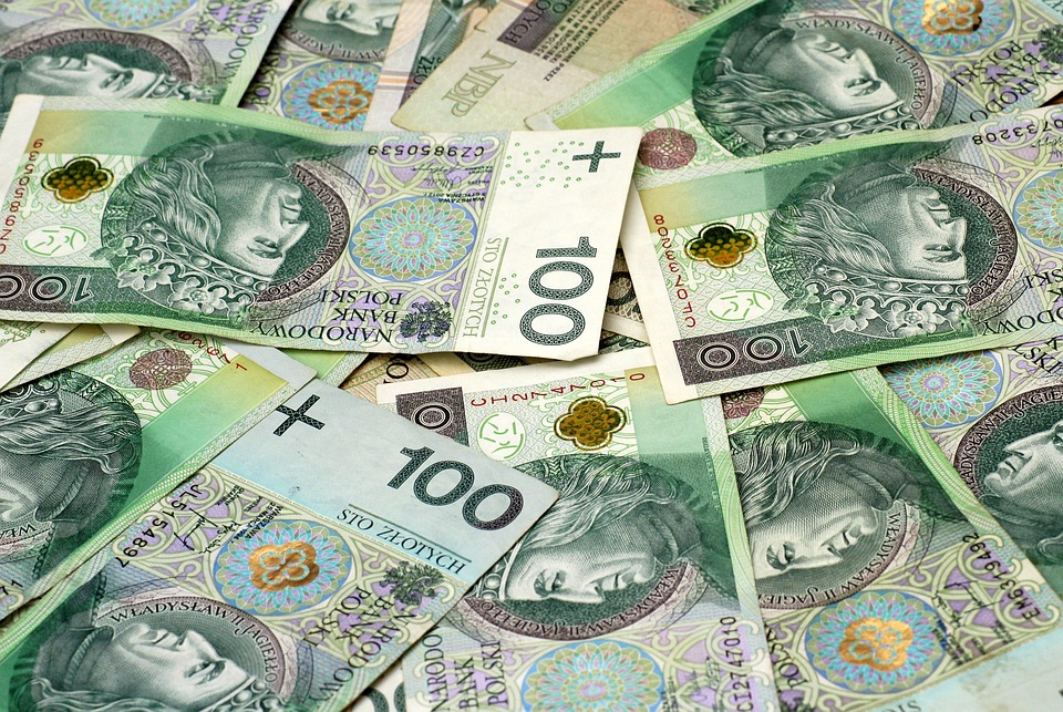 Finanzexperte: Gehälter steigen 2024, Pensionen erhöht, Steueränderungen & Förderungen