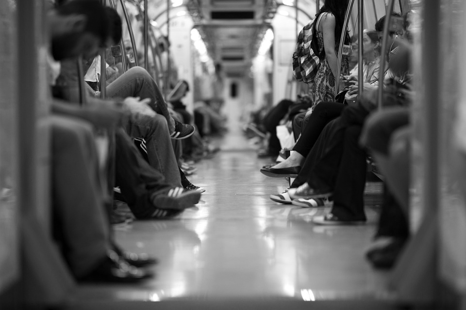 Warum die höheren Bonuszahlungen der Bahn an ihre Führungsriege auch für Anleger bedenklich sind und welchen Einfluss die Sonderregelung zur Strompreisbremse hat.