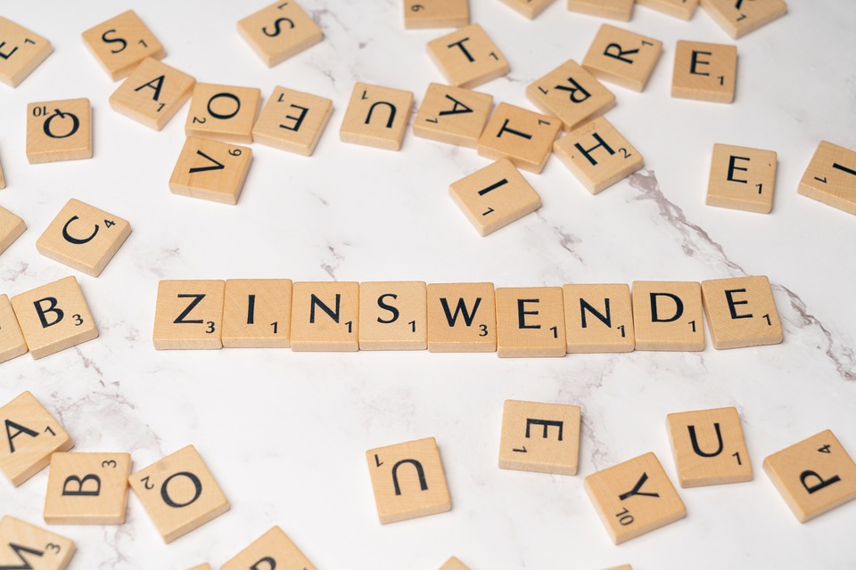 Zinswende und steigende Staatsausgaben: Deutsche Wirtschaft in Bedrängnis