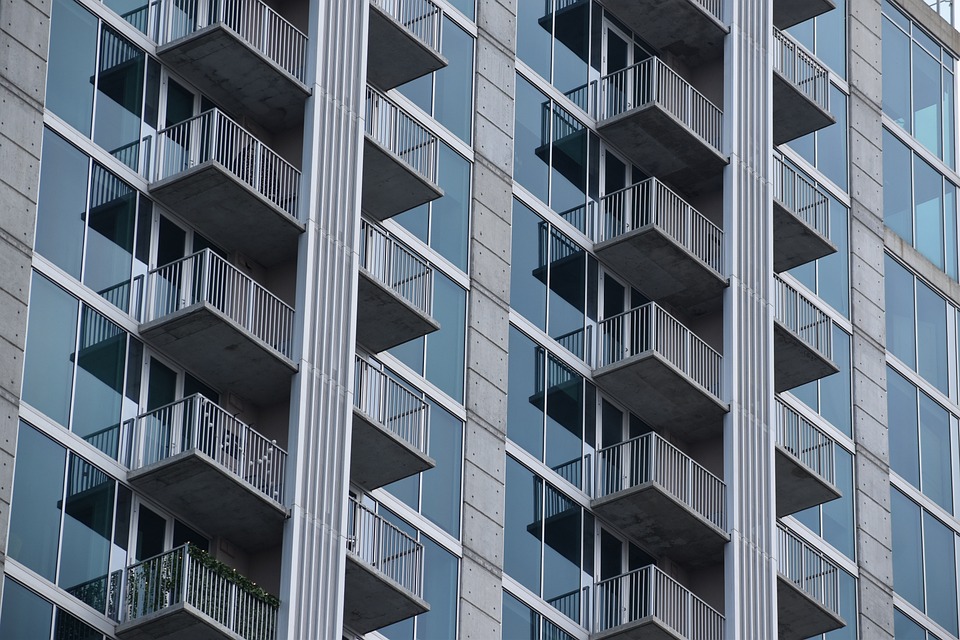 Gewerbeimmobilien in Leipzig erstaunlich robust – Experten sehen positive  Entwicklung trotz Konjunkturflaute und steigender Zinsen.