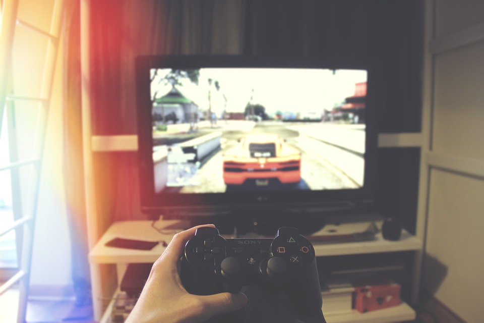 SKYTech Gaming ersetzt Brand-Opfer kostenlosen Gaming-PC – Versicherung deckt Feuerschaden nicht ab, Finanzexperte klärt auf
