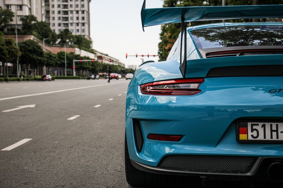 Porsche Automobil-Aktie: Kurs bleibt stabil – Finanzexperten geben Einschätzung