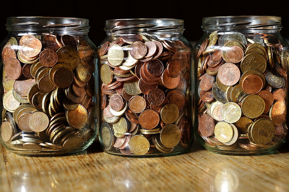 Bargeld wird knapp: Bürger haben immer mehr Schwierigkeiten, an Bargeld zu gelangen und bar zu bezahlen.