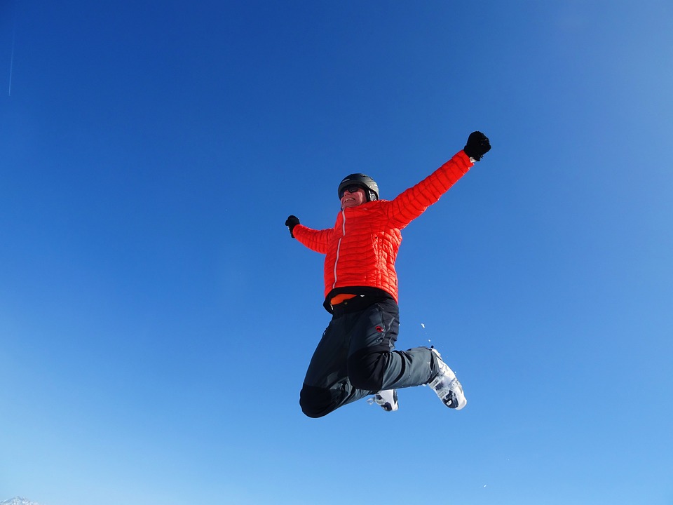 Versicherungsschutz beim Skifahren: Worauf Finanzexperten achten sollten