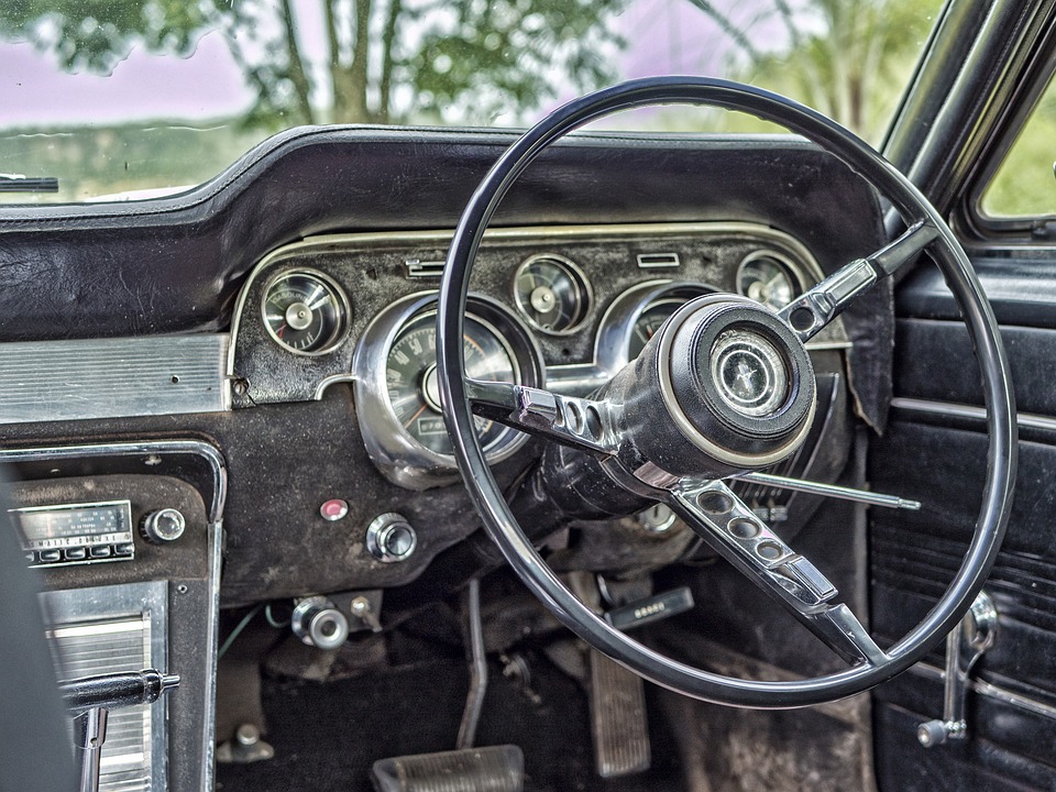Bagatellschaden am Auto: Wann reicht ein Kostenvoranschlag und wann ein Gutachten?