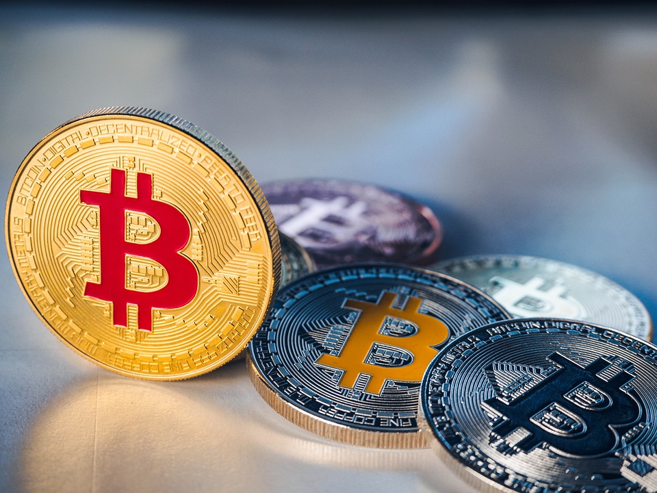 Aktuelle Kursentwicklungen von Bitcoin, Ripple, Bitcoin Cash und Ethereum am Dienstagmittag
