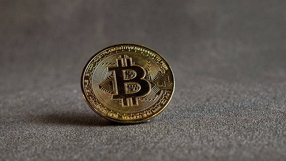 Bitcoin Kurs fällt um 3 Prozent: Weekstart und Ausblick